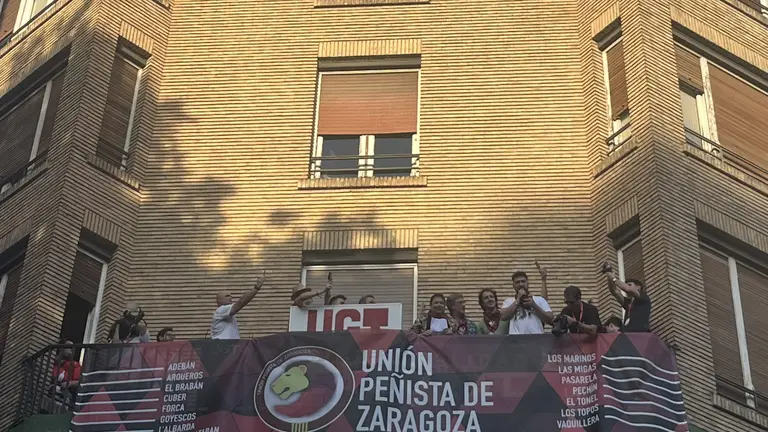 Las pe&ntilde;as han disfrutado de su preg&oacute;n en la Plaza de Santa Engracia