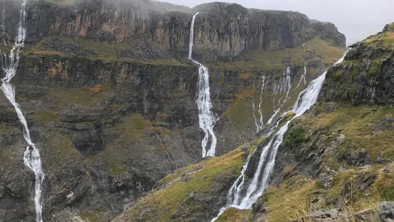 Este fin de semana contin&uacute;an las precipitaciones especialmente en el Pirineo aragon&eacute;s. Fuente: @montana_segura