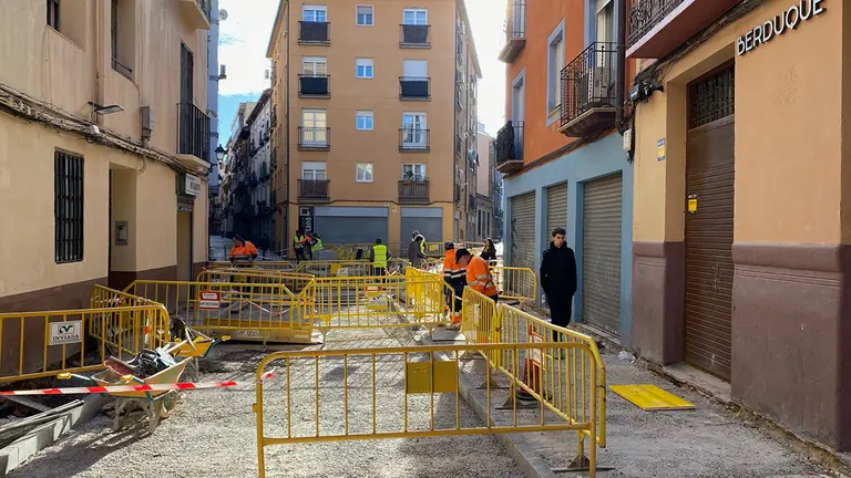 Obras de regeneraci&oacute;n en la calle de Agustina de Arag&oacute;n de Zaragoza