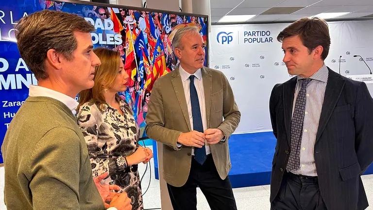 Azc&oacute;n ha condenado de forma expl&iacute;cita la violencia minutos despu&eacute;s de que lo hiciera D&iacute;az Ayuso e incluso antes que Feij&oacute;o. Foto: PP Arag&oacute;n