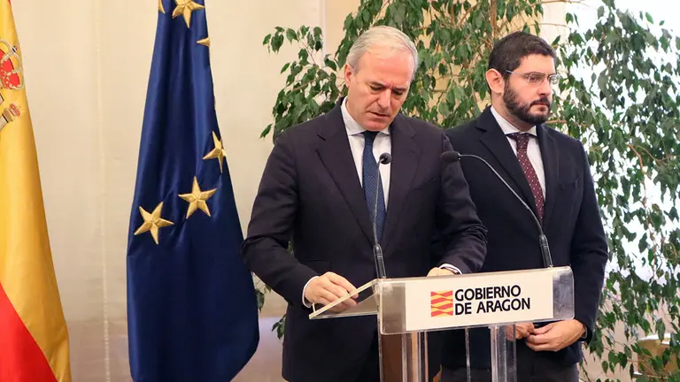 Azc&oacute;n ha comparecido ante los medios acompa&ntilde;ado de su vicepresidente primero, Alejandro Nolasco