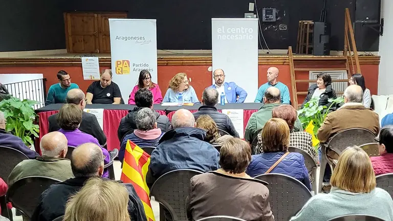 El PAR, una de las tres listas junto a PP y Teruel Existe, celebr&oacute; un mitin este viernes con la presencia de su secretario general. Foto: PAR