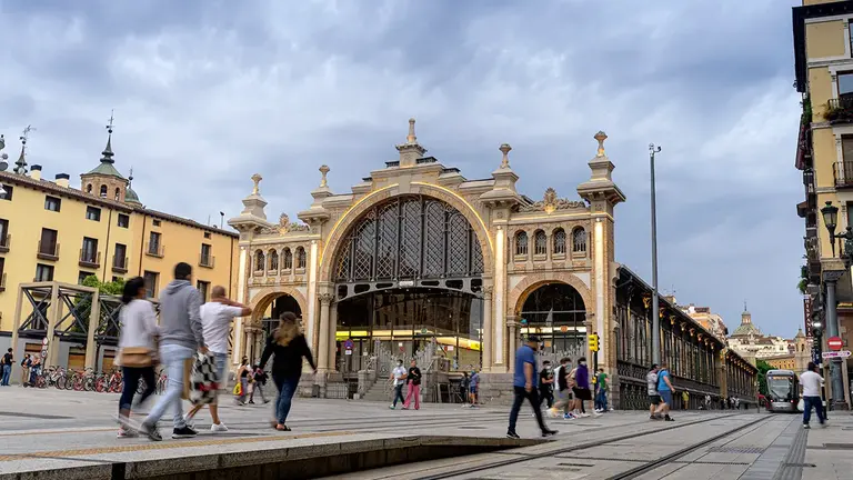 La agresi&oacute;n en el cuello a un hombre se produjo el pasado fin de semana en el entorno del Mercado Central de Zaragoza. Foto de Archivo