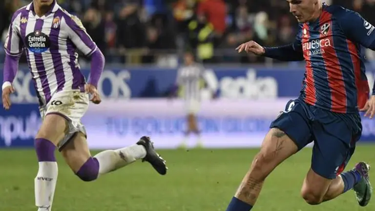 Hugo Vallejo not&oacute; que algo no iba bien alrededor del minuto 57 del encuentro ante el Andorra. Fotograf&iacute;a: S.D. Huesca.