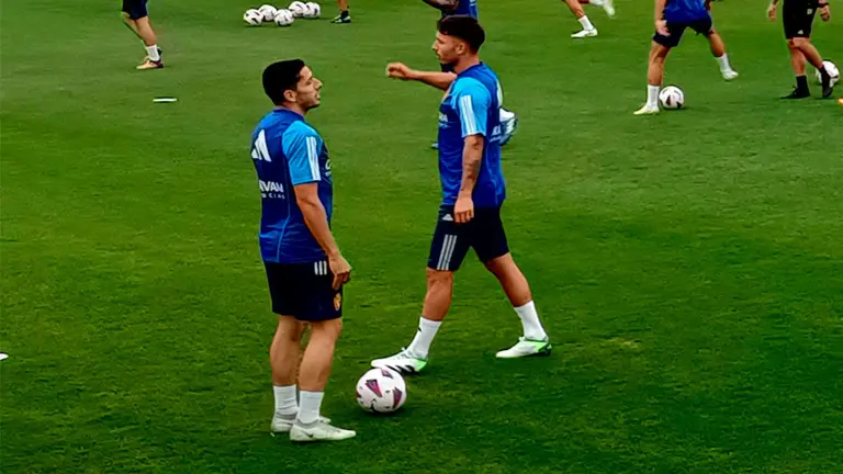 Fran G&aacute;mez entrena con el Real Zaragoza esta temporada