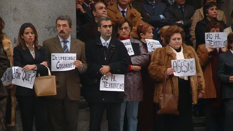 Paros en Zaragoza en protesta por el atentado un d&iacute;a despu&eacute;s. Foto: Archivo Arag&oacute;n Digital