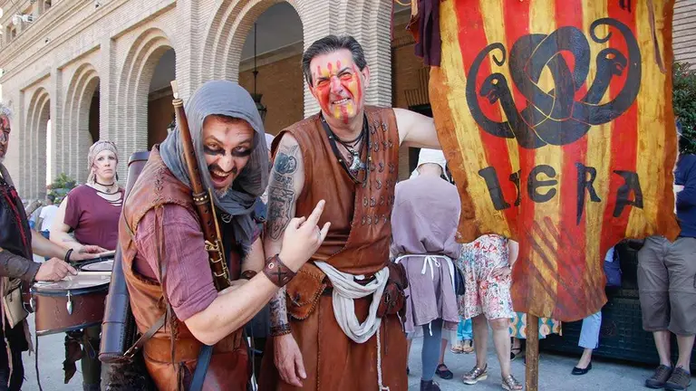 mercado-tres-culturas-desfile-zaagoza-medieval-plaza-del-pilar-1