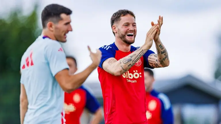 &Aacute;lex Remiro cuenta con pasado azulgrana. Foto: @SEFutbol.