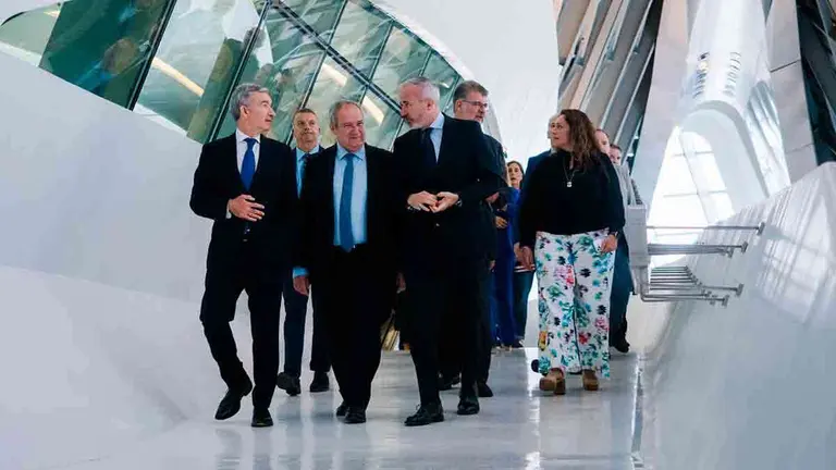 El ministro de Industria, Jordi Hereu, junto al presidente del Gobierno de Arag&oacute;n, Jorge Azc&oacute;n, en los Premios Impulso