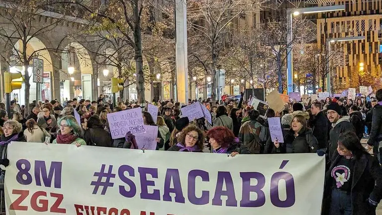 Manifestaci&oacute;n contra la violencia machista en Zaragoza.