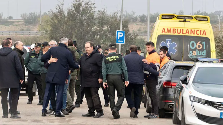 Exterior de la residencia de Villafranca de Ebro, hasta donde se han desplazado medios del 112, Guardia Civil y Bomberos del Ayuntamiento de Zaragoza