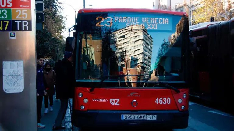 Imagen de archivo de un autob&uacute;s urbano de Zaragoza