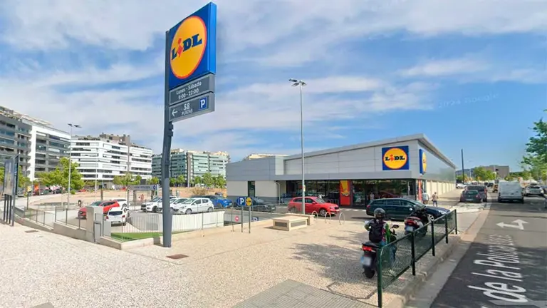El joven comenz&oacute; a dar pu&ntilde;etazos y patadas cuando intentaba robar en un supermercado de Zaragoza
