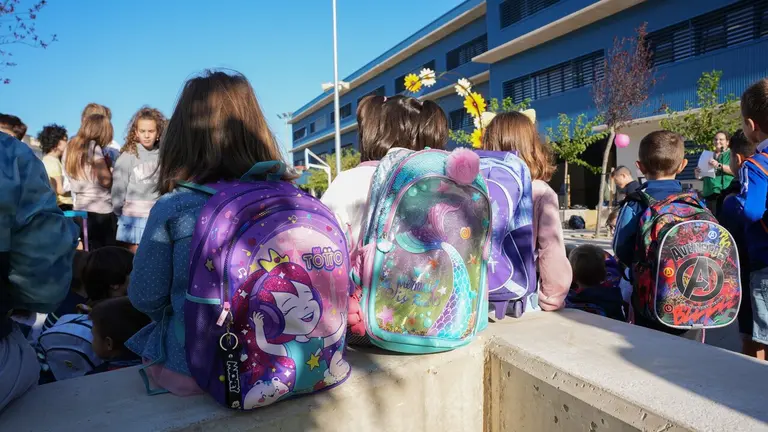 colegios colegio ni&ntilde;os centro educativos educaci&oacute;n mochila