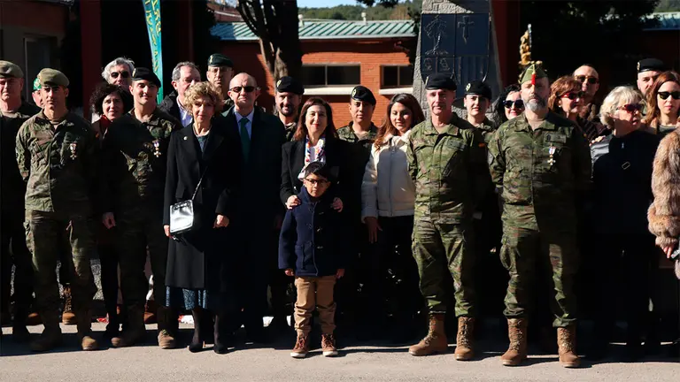 Robles, junto a los militares este mi&eacute;rcoles. Foto: Liberto Garza