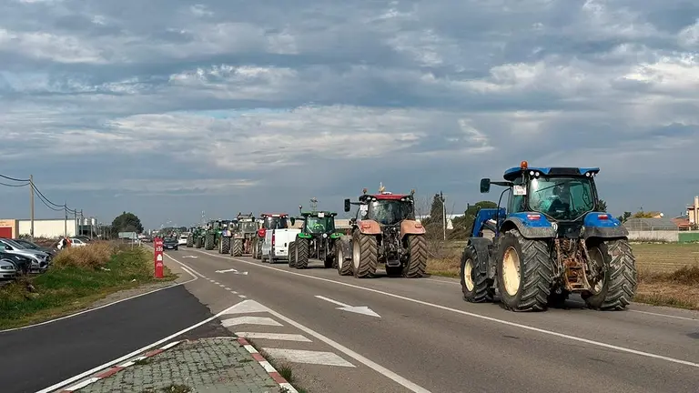 Los tractores han vuelto a tomar las carreteras. Foto: AEGA