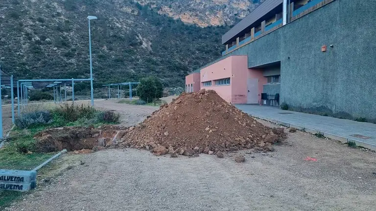Primeros movimientos de tierra en el centro termal de Ari&ntilde;o. Foto: Balneario de Ari&ntilde;o