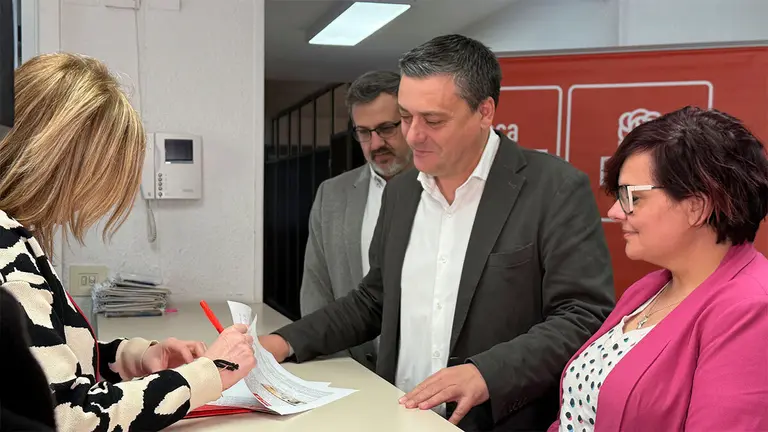Sab&eacute;s en la sede del PSOE Huesca. Foto: PSOE
