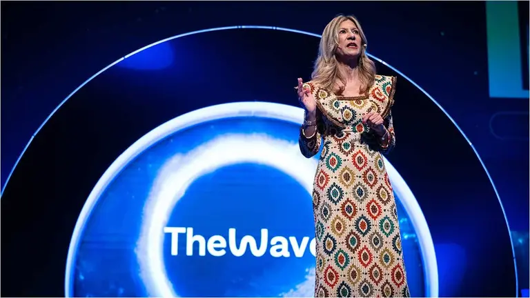 La vicepresidenta del Gobierno de Arag&oacute;n, Mar Vaquero, durante The Wave, uno de los congresos celebrados este a&ntilde;o en Zaragoza. Foto: DGA