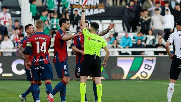 El Huesca sigue sin ganar con Fuentes Molina como &aacute;rbitro principal. Foto: La Liga.