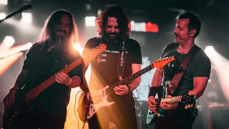 la explanada de las piscinas de Nu&eacute;valos, ofrecer&aacute; un concierto el grupo de rock Tako. Foto: redes sociales @takooficial