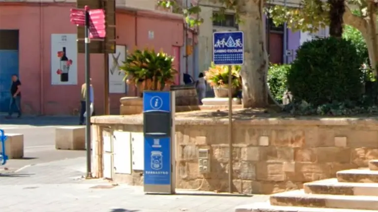 El poste informativo situado en una plaza de Barbastro comenz&oacute; a emitir un v&iacute;deo porno y expl&iacute;cito.
