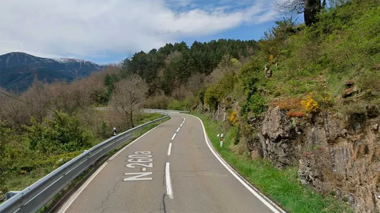 Un motorista franc&eacute;s de 45 a&ntilde;os, herido grave tras colisionar con una autocaravana en la N-260a en Huesca.
