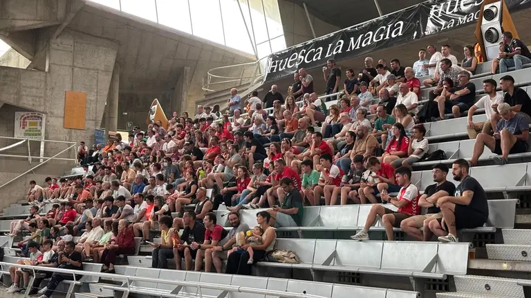 El Palacio de Deportes de Huesca acogi&oacute; a cientos de aficionados reunidos para ver la final en una gran pantalla.