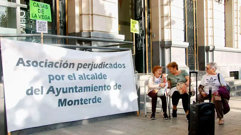 Manifestaci&oacute;n de los vecinos en Zaragoza. Foto: Pilar &Aacute;lvarez