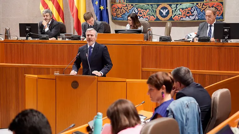 Azc&oacute;n durante el Pleno. Foto: Cortes de Arag&oacute;n
