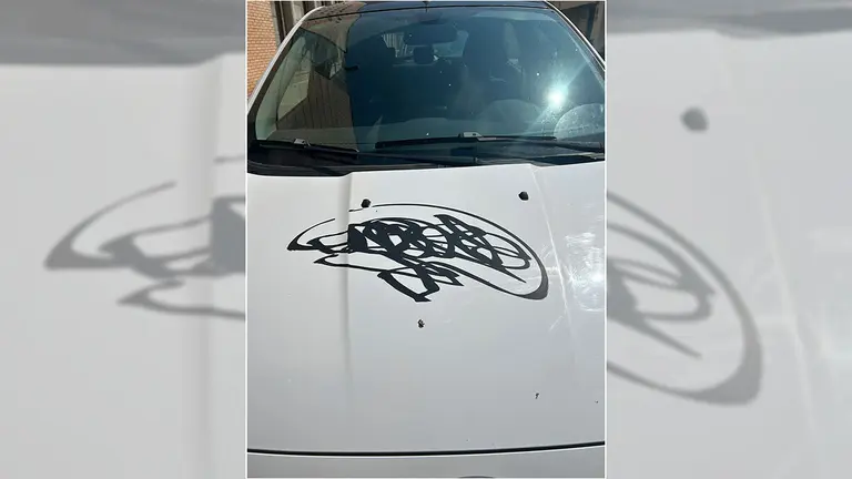 coche-vandalizado-grafiti-la-jota-1