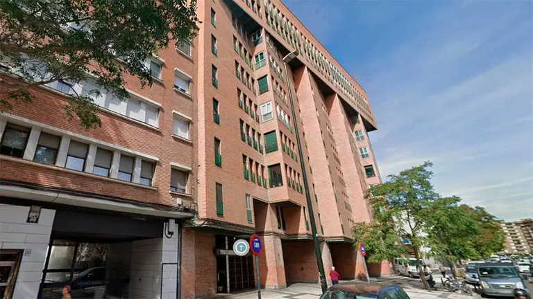 El incendio se declar&oacute; este jueves en un edificio de la avenida Ces&aacute;reo Alierta de Zaragoza.