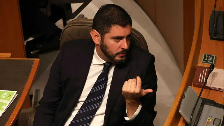 El voxista Alejandro Nolasco en las Cortes de Arag&oacute;n. Foto: Cortes de Arag&oacute;n