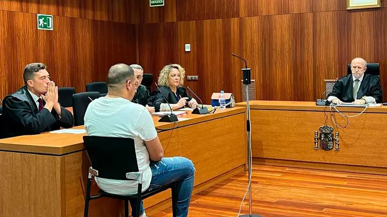El hombre que mat&oacute; a pu&ntilde;aladas a su camello en Ejea de los Caballeros, durante el juicio en la Audiencia Provincial de Zaragoza.