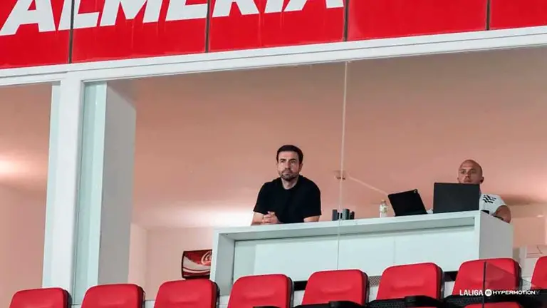 Gabi, en el Almer&iacute;a - Real Zaragoza, sigue el partido en una cabina al ser expulsado hace una semana. Foto: LaLiga