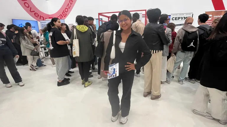 Catherine busca su primer empleo en el sector del turismo. Foto: C.M.