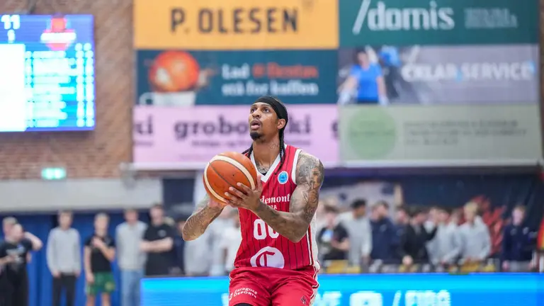 devin robinson fiba