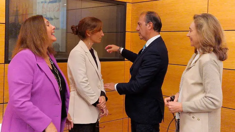 M&oacute;nica Garc&iacute;a y Jos&eacute; Luis Bancalero, en la sala de celebraci&oacute;n del CISNS momentos antes de su inicio