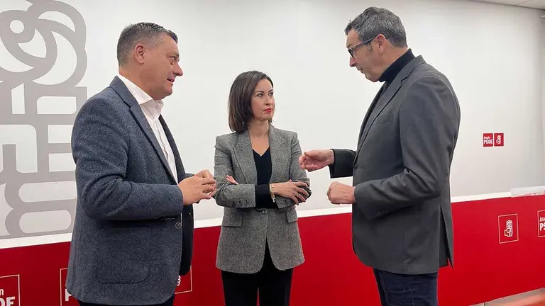 Sab&eacute;s, Ladrero y Gu&iacute;a, este mi&eacute;rcoles, en la sede del PSOE. Foto: E.P.