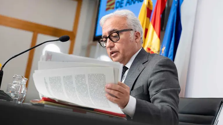 El consejero de Agricultura, Javier Rinc&oacute;n, en rueda de prensa. Foto: DGA