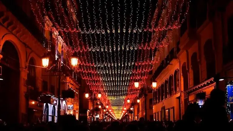 bandera-espa&ntilde;a-constituci&oacute;n-zaragoza-iluminaci&oacute;n-(1)