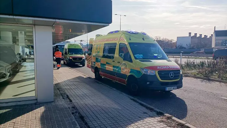 Seis personas heridas en la carretera de Logro&ntilde;o de Zaragoza por la frenada brusca que cubre la l&iacute;nea Zaragoza- Casetas. Foto: Miguel Gay