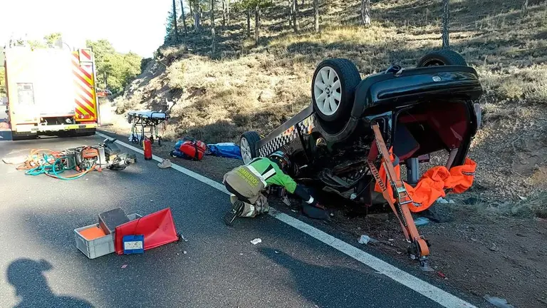 Una persona ha muerto y otras dos han resultado heridas en un accidente en Mora de Rubielos. Fuente: Bomberos DPT