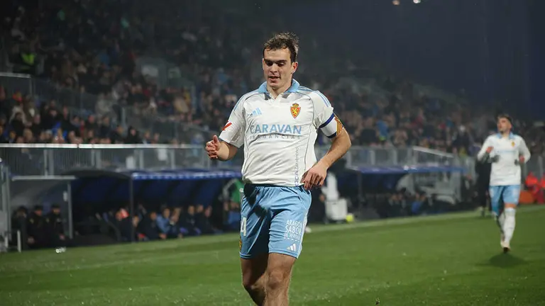 Francho, en un duelo en el Ibercaja Estadio con el Real Zaragoza. Foto: Pilar &Aacute;lvarez