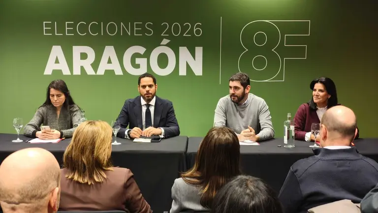 Ignacio Garriga y Alejandro Nolasco han dirigido la reuni&oacute;n de Vox en el Hotel Palafox