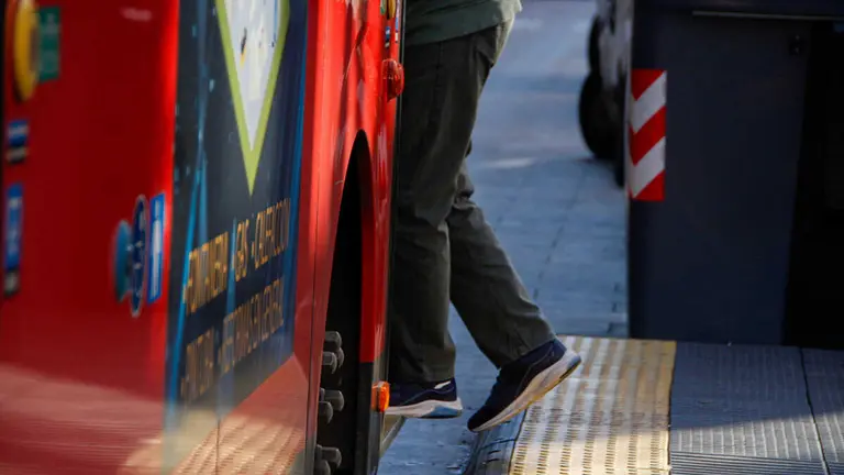 bus-correr-parada-espera-avanza-zaragoza