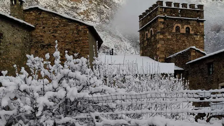 Benasque con nieve este lunes 26 de enero