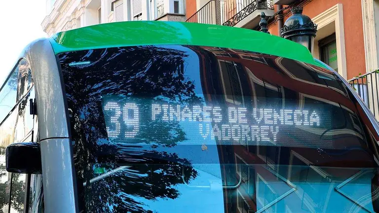 desv&iacute;os-zaragoza-bus-urbano-adornos-navidad-39