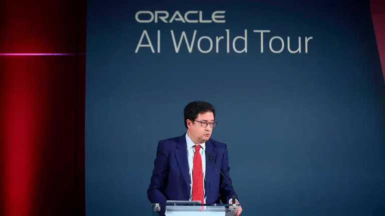 El ministro &Oacute;scar L&oacute;pez en una intervenci&oacute;n durante el Oracle AI World Tour | Foto: Ministerio de Transformaci&oacute;n Digital