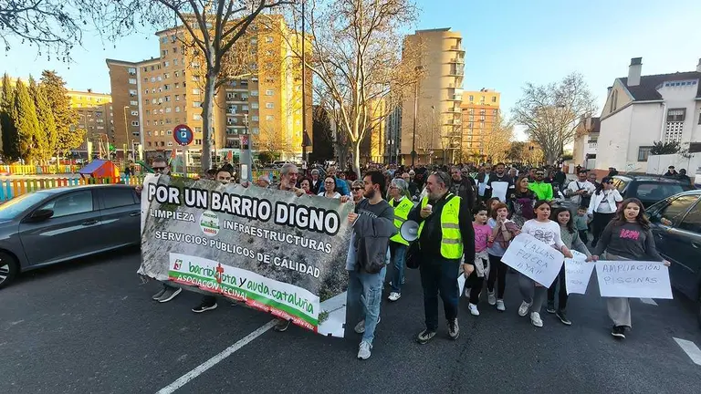 Manifestaci&oacute;n-La-Jota-vecinos-vallas-3